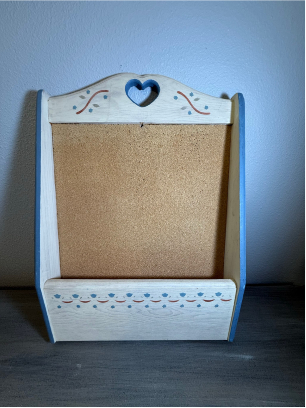 Vintage 80s/90s Country Folk Art Wooden Cork Board Mail Organizer – Heart Cutout